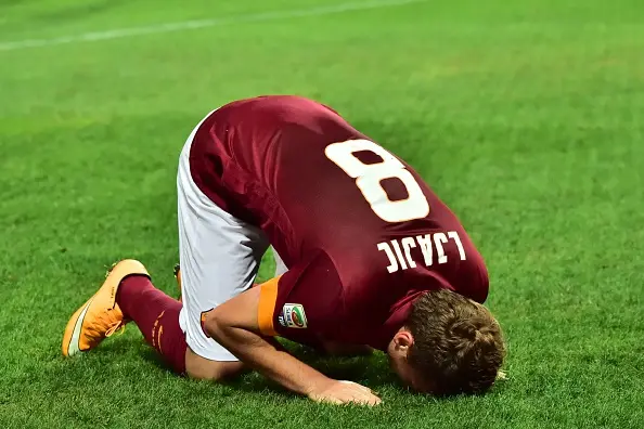ljajic in ginocchio testa a terra parma roma 250914