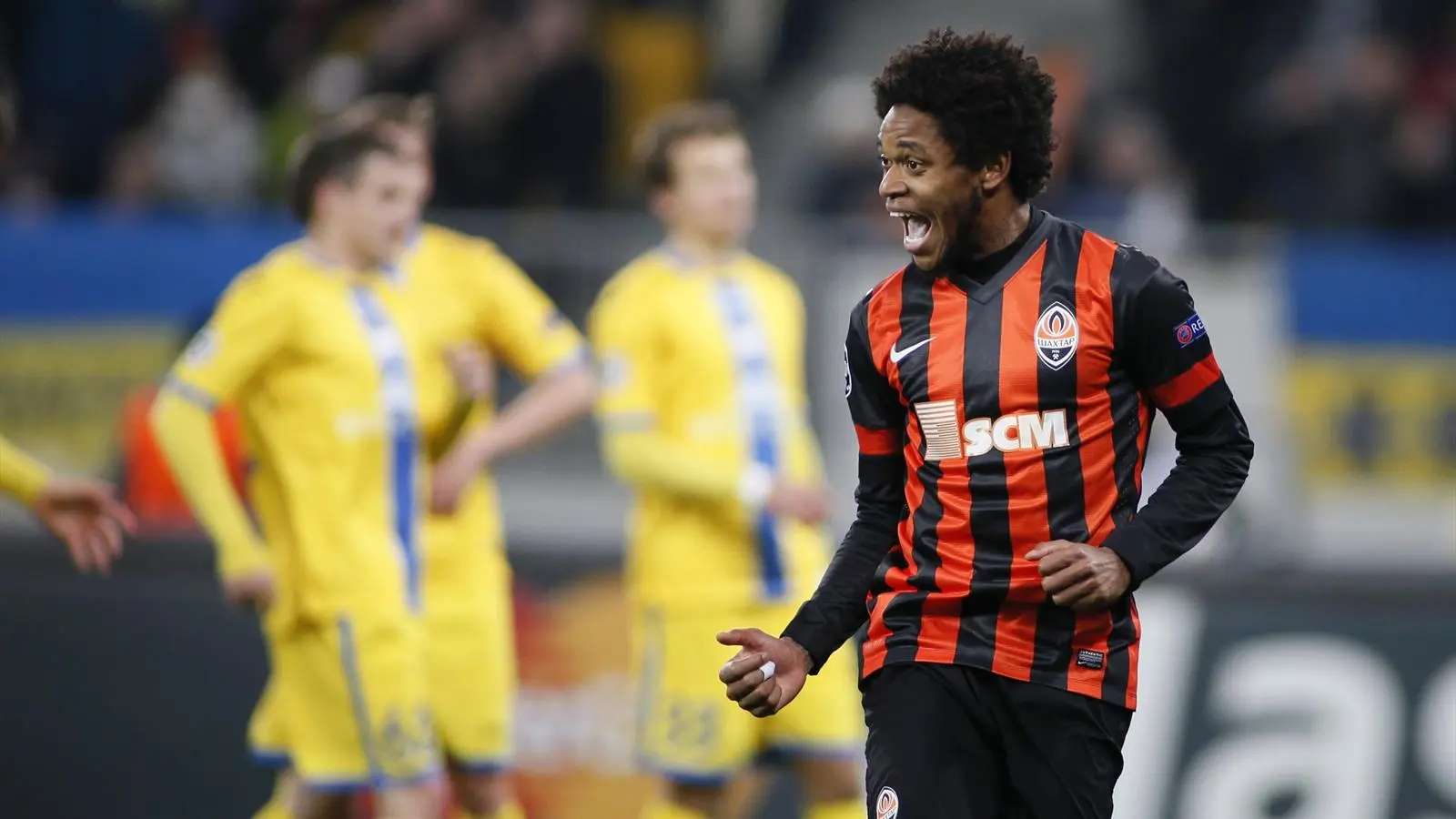 luiz adriano esulta