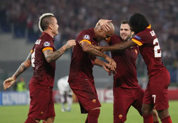 maicon esulta con pjanic gervinho nainggolan roma cska 180914