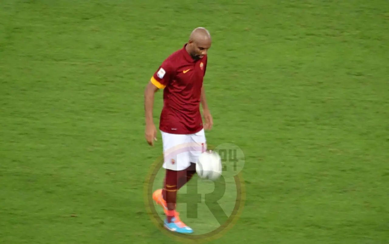 maicon tutta figura palleggio
