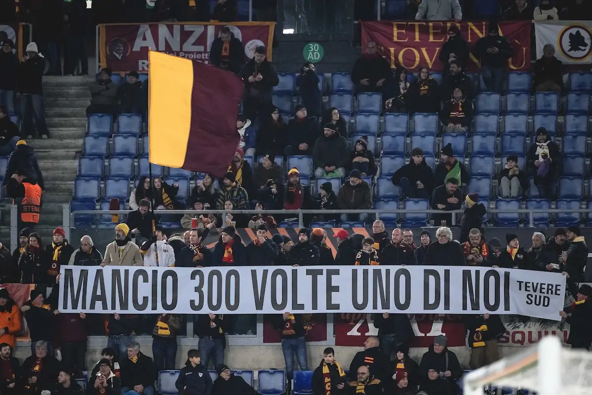 mancini striscione tevere