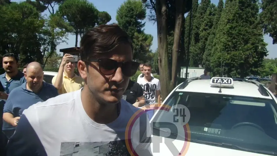manolas primo piano villa stuart lr24