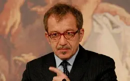 maroni indica altrove faccia delusa