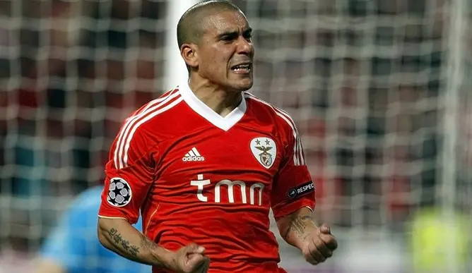 maxi pereira esulta 2015 benfica
