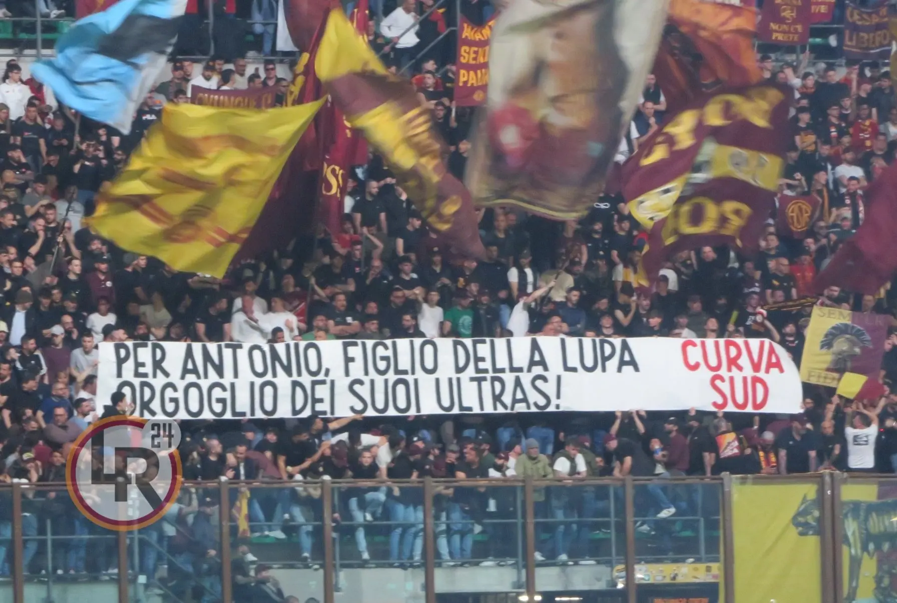 milan roma settore ospiti striscione de falchi