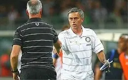 mourinho ranieri stretta di mano