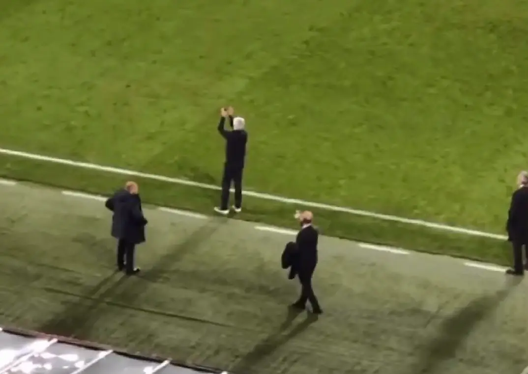mourinho saluta tifosi real sociedad roma