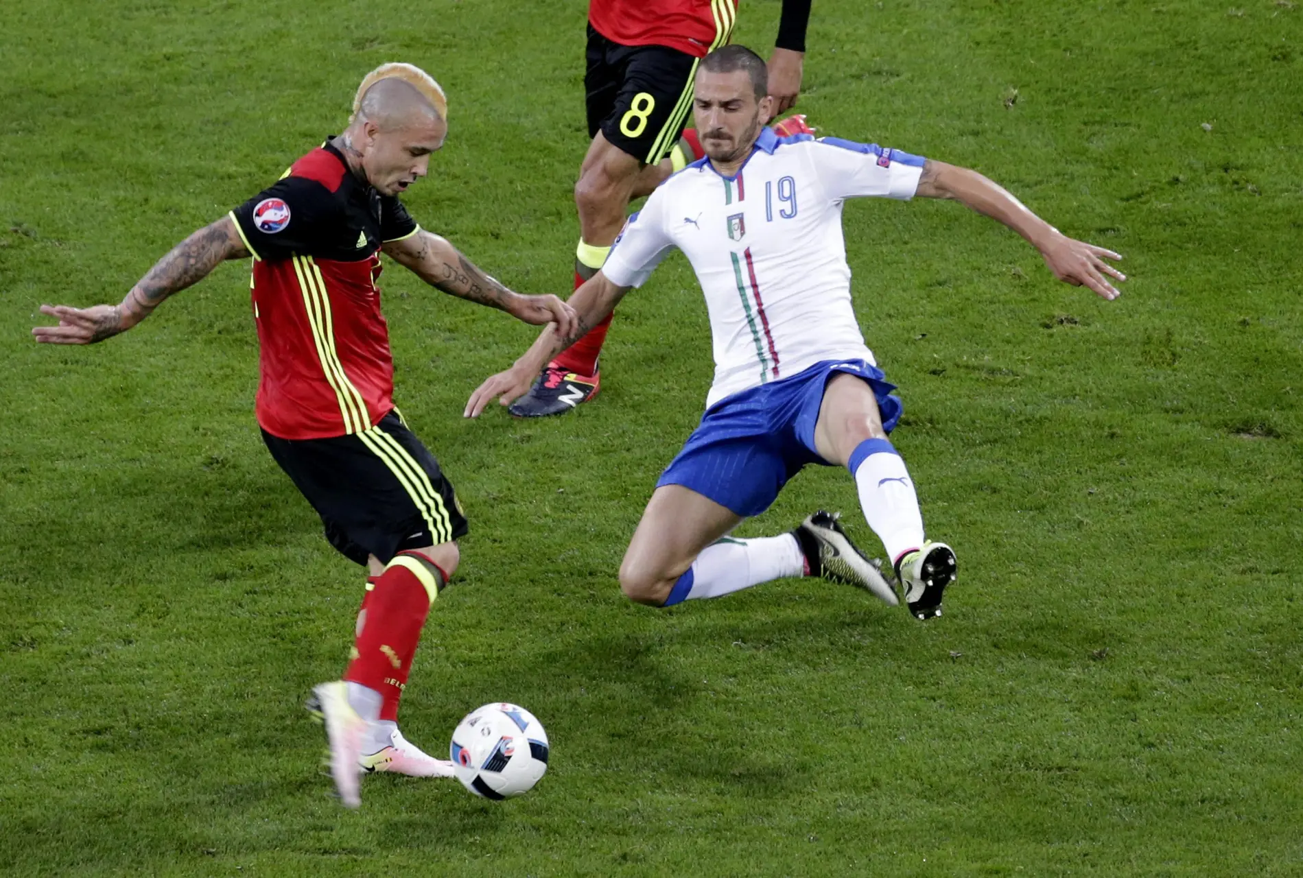 nainggolan bonucci belgio italia