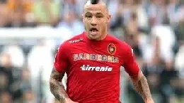 nainggolan cagliari maglia rossa