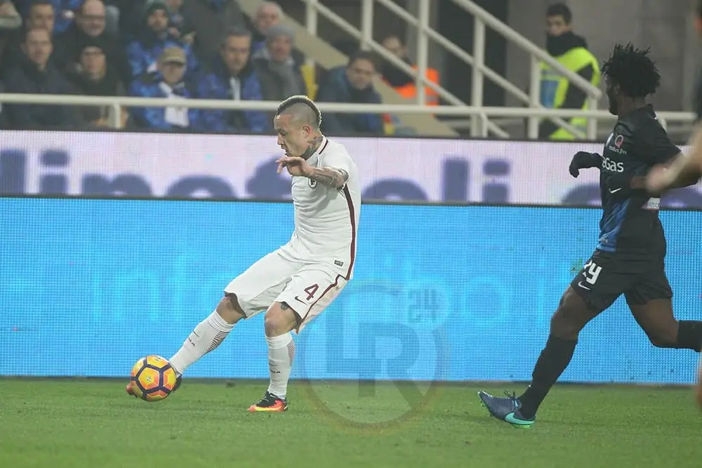 nainggolan calcia atalanta roma mancini