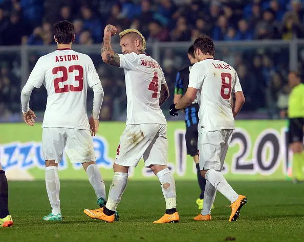nainggolan esulta pugno al cielo atalanta roma 22112014