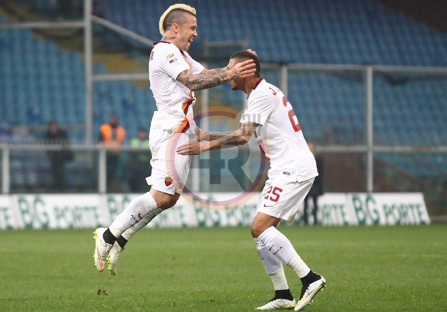 nainggolan holebas esultanza genoa roma 141214 mancini