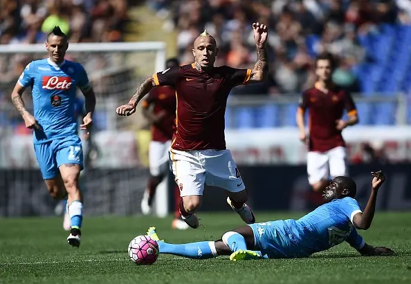 nainggolan koulbaly scivolata roma napoli