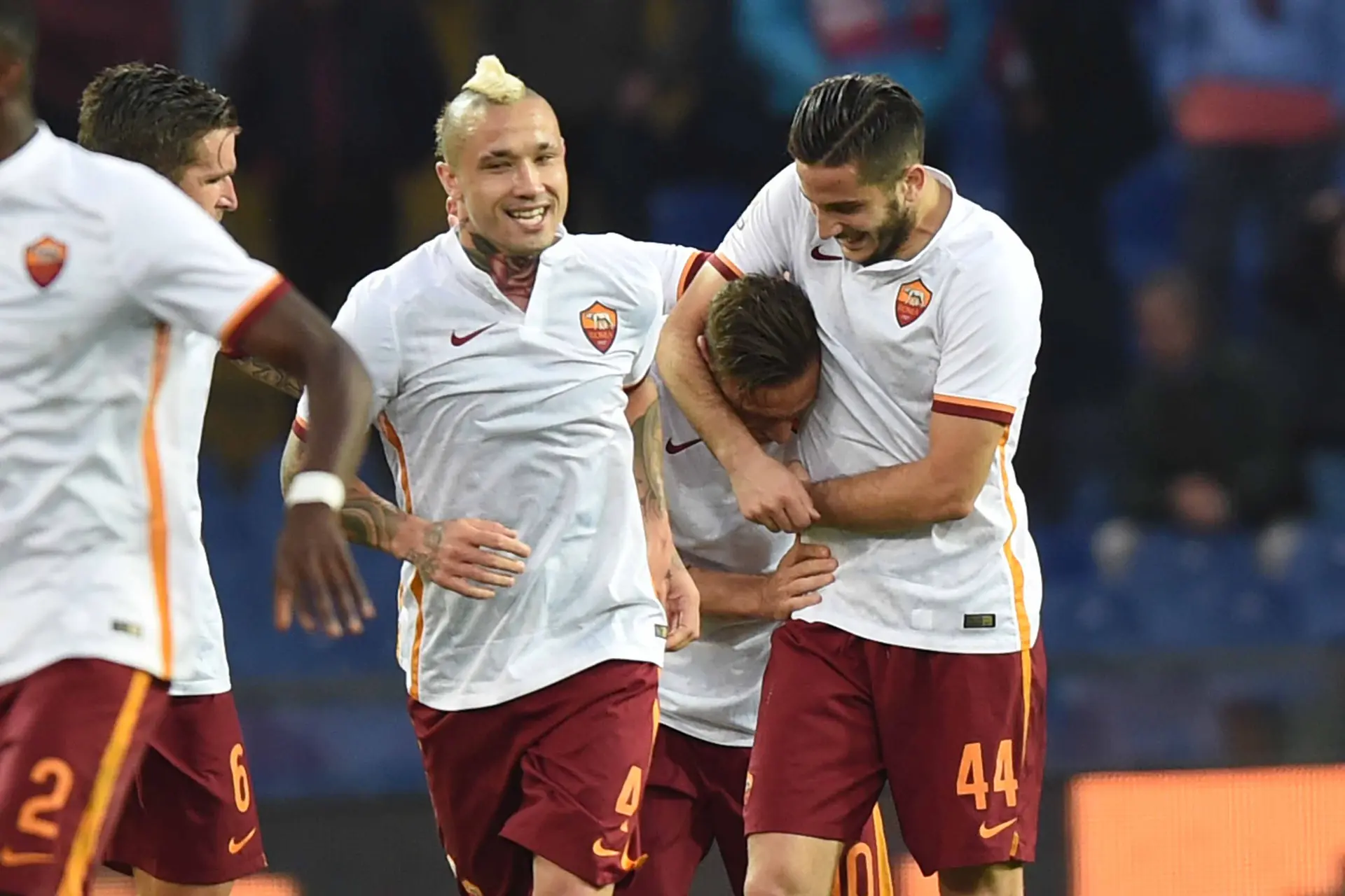 nainggolan manolas abbracciano totti