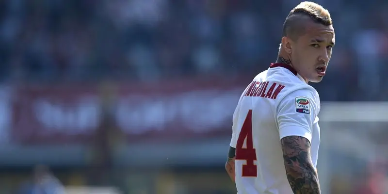 nainggolan spalle maglia bianca