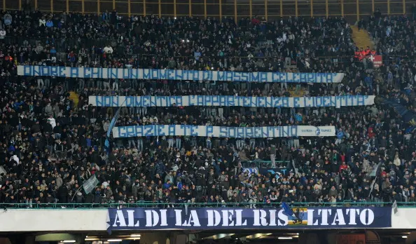 napoli roma striscione sorrentino napoletani