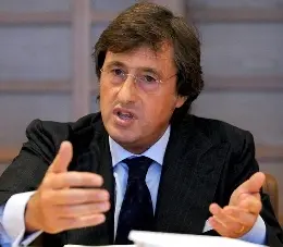 palazzi mani larghe