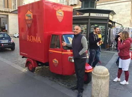 pallotta con ape car roma foto twitter zecca