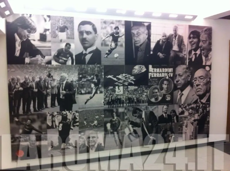 pannello hall of fame trigoria sala stampa 231113