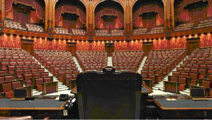 parlamento vuoto