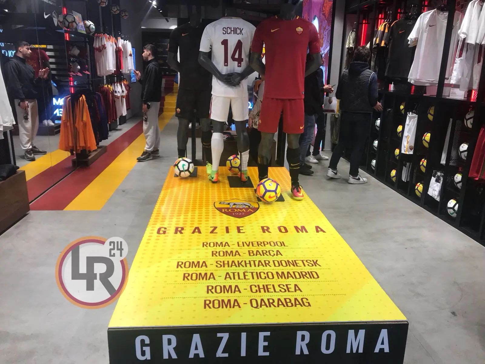 pedana di ringraziamento per il camino in champions roma store via del corso