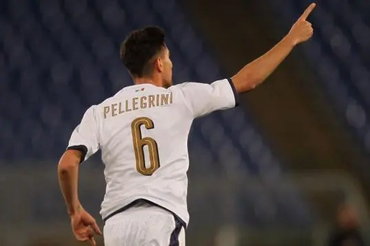 pellegrini esulta spalle maglia italia