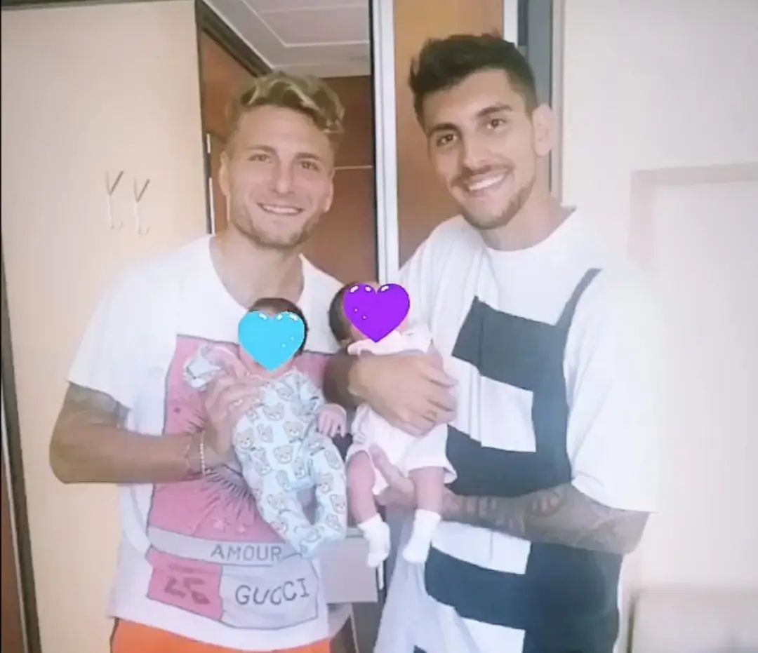 pellegrini immobile con i figli