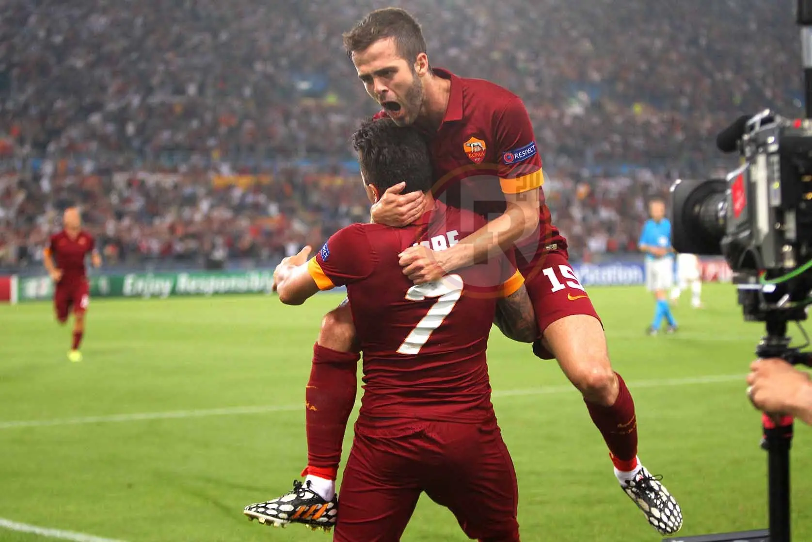 pjanic abbraccia iturbe foto mancini roma cska 18914