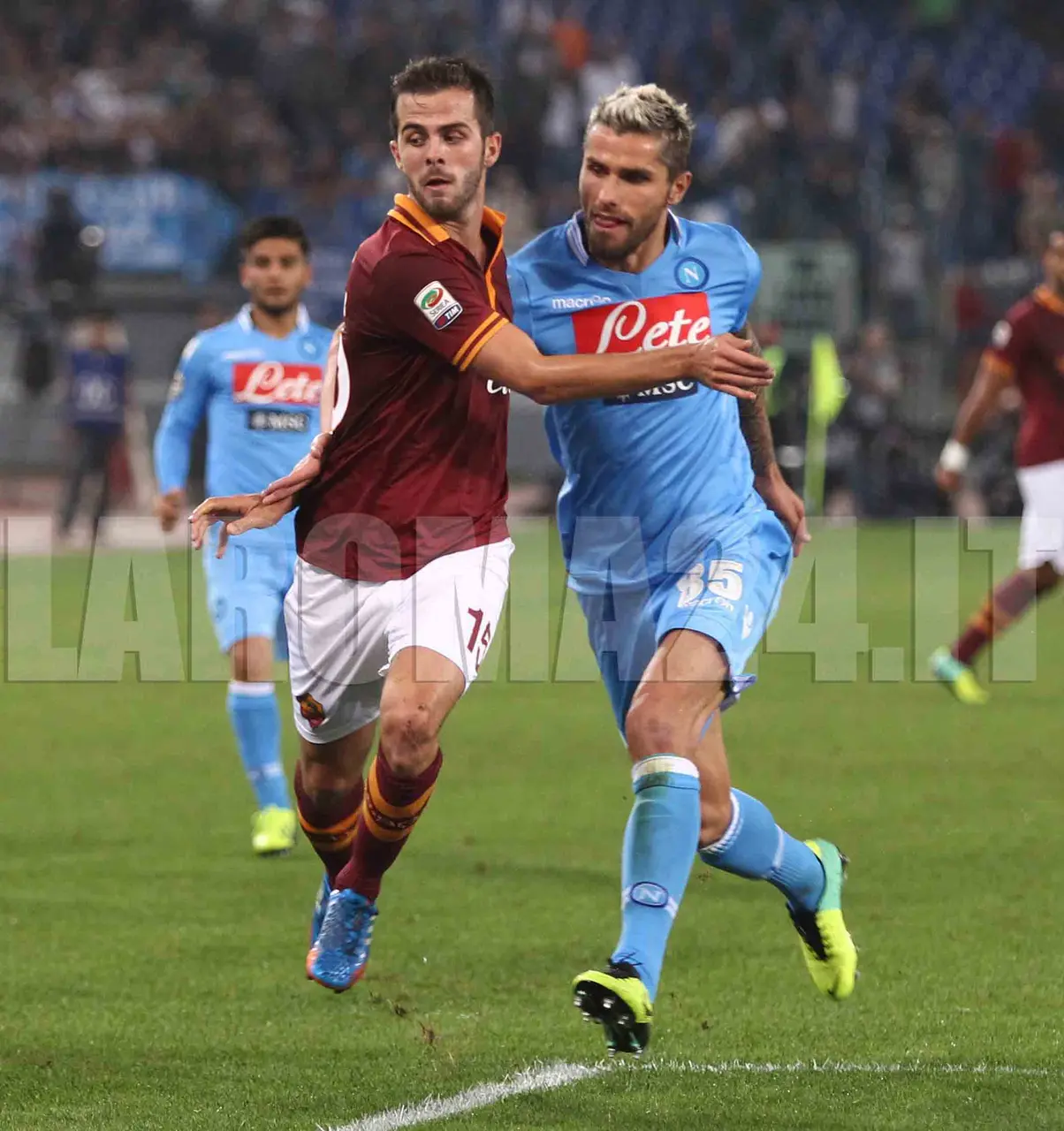 pjanic behrami azione roma napoli 181013 mancini
