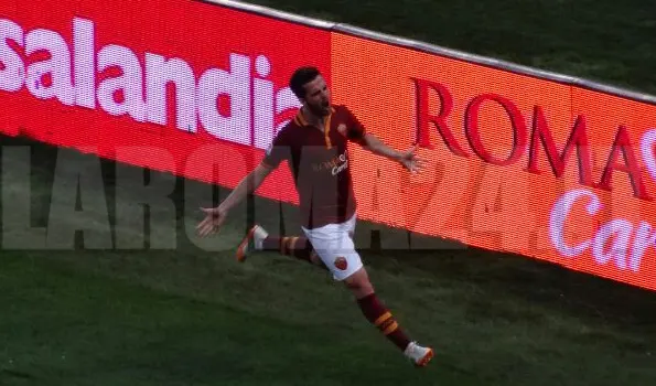 pjanic esultanza corsa