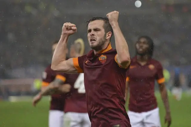 pjanic esultanza roma inter 2