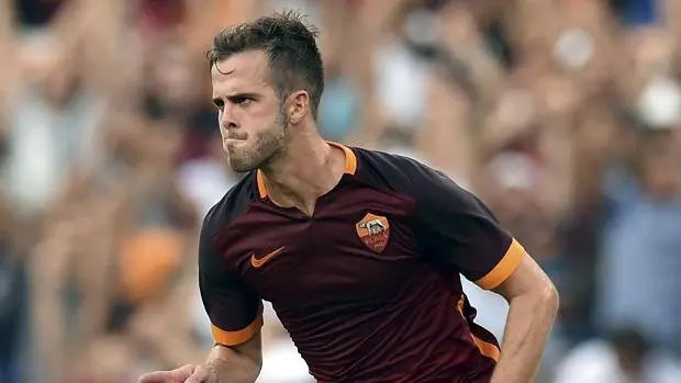 pjanic smorfia mezzo busto esultanza