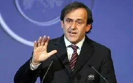 platini mano alzata