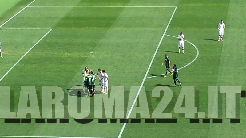 proteste in area dopo rigore non dato sassuolo roma
