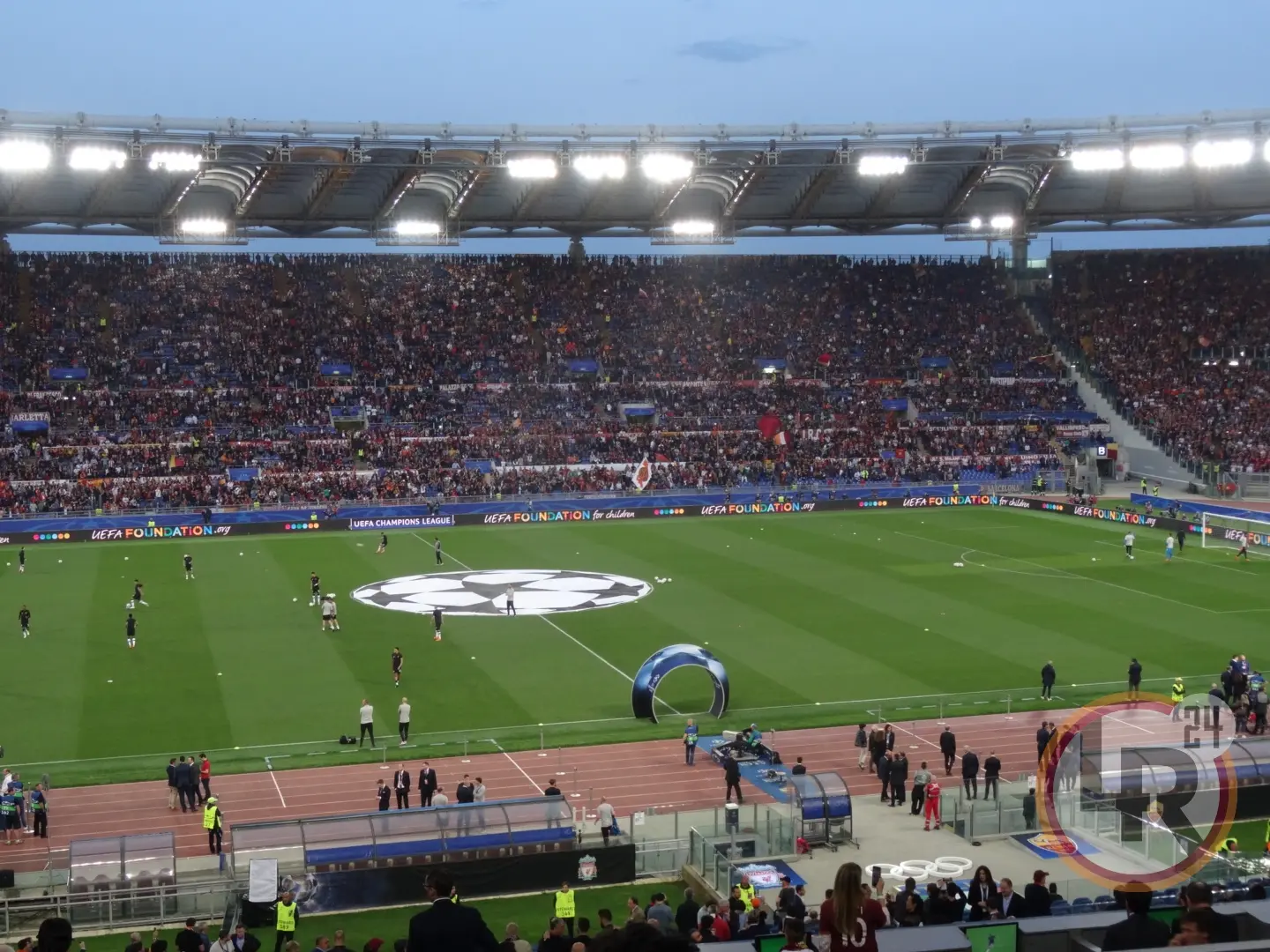 riscaldamento campo vista logo champions