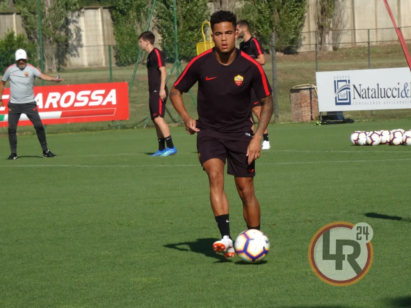 ritiro roma kluivert con pallone 09072018