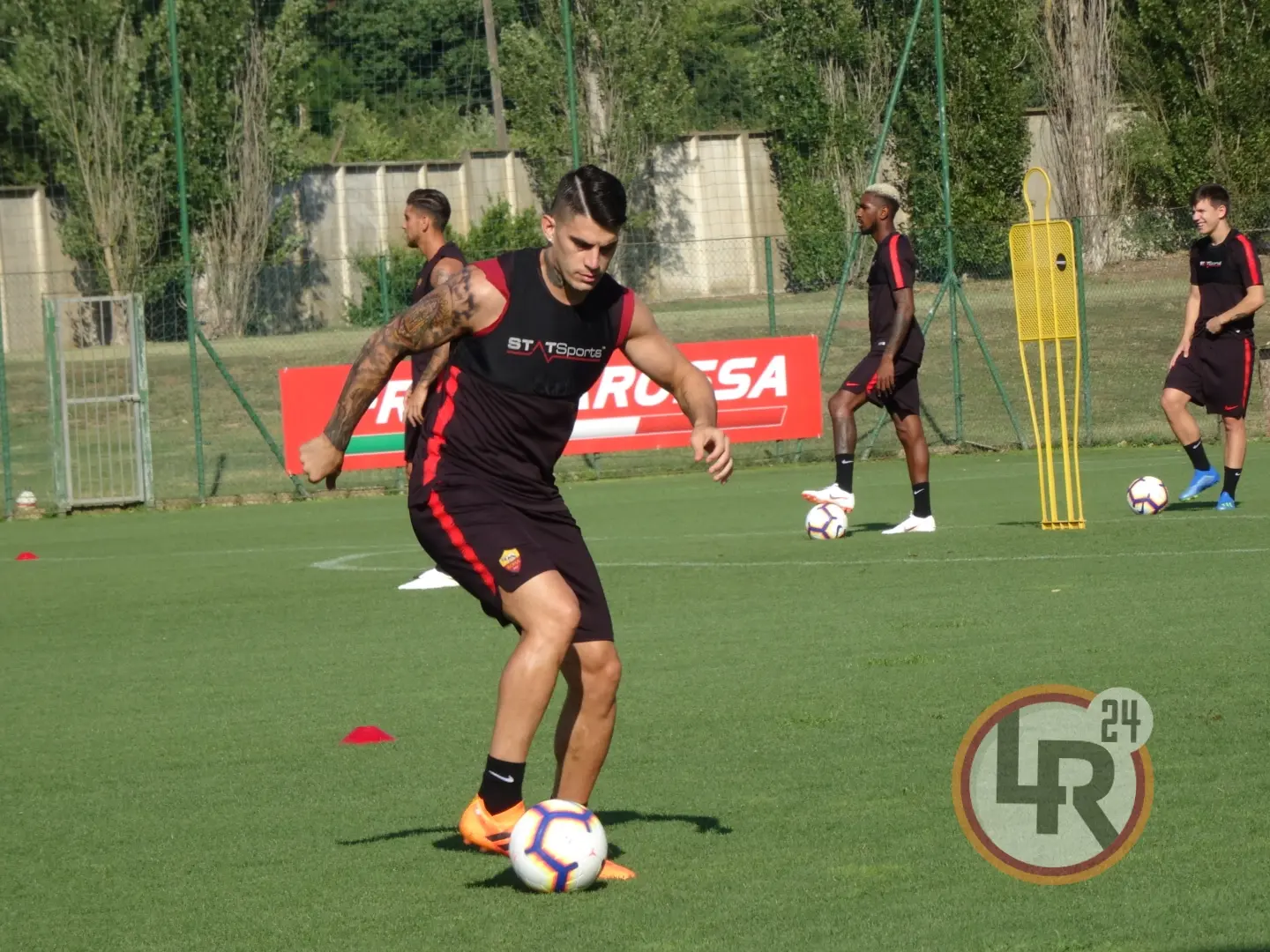 ritiro roma perotti con pallone 09072018