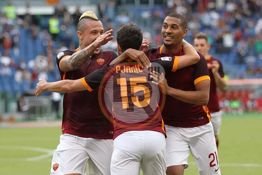 roma carpi esultanza squadra 2