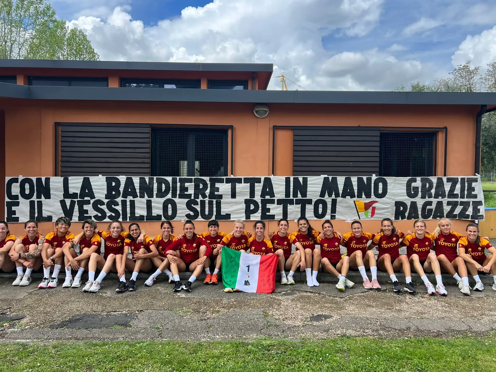 roma femminile striscione