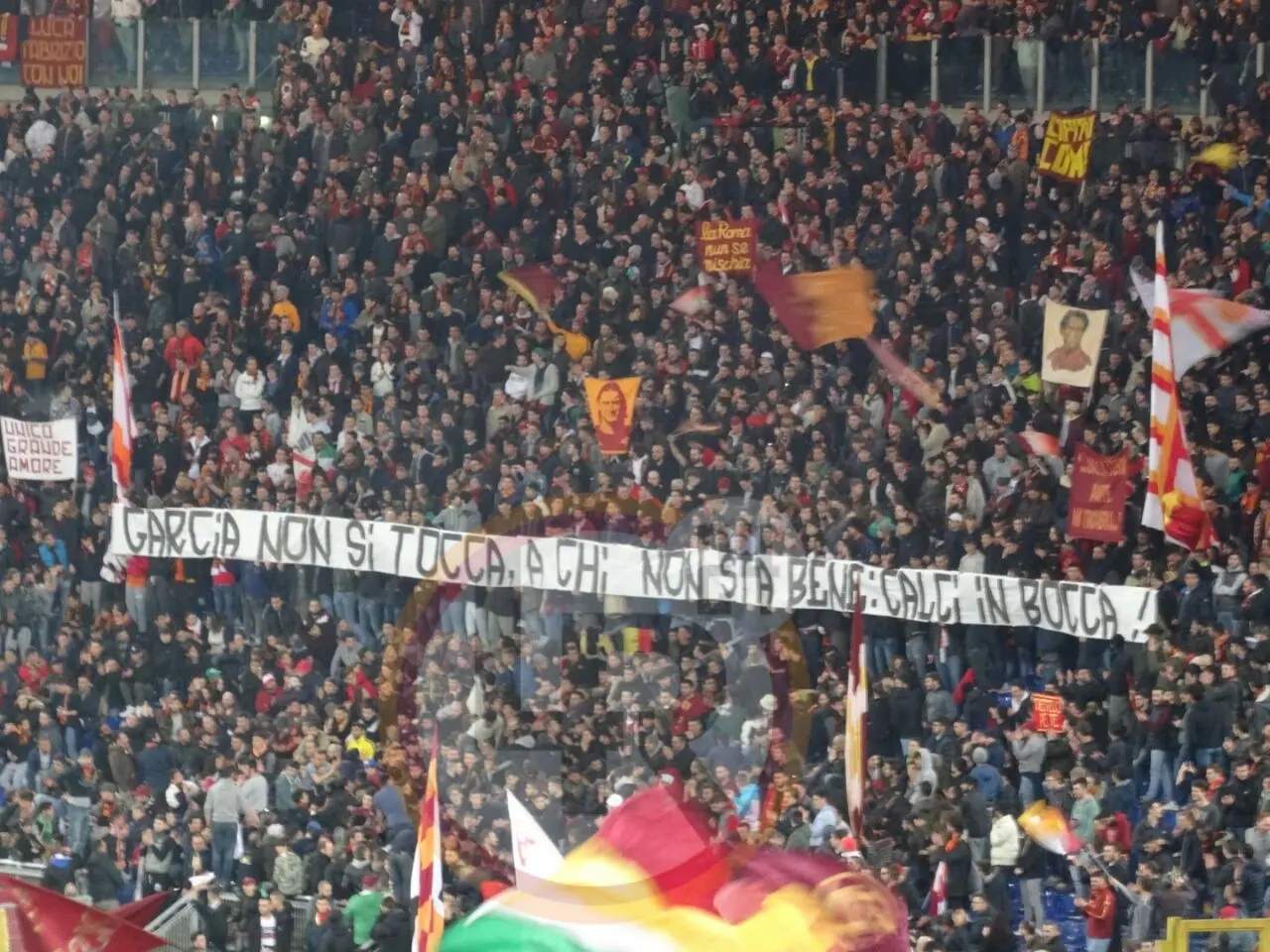 roma fiorentina europa league striscione sud 18032015