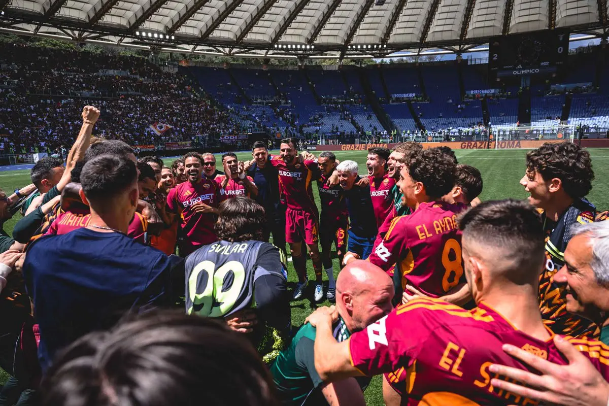 roma lazio esultanza squadra 2