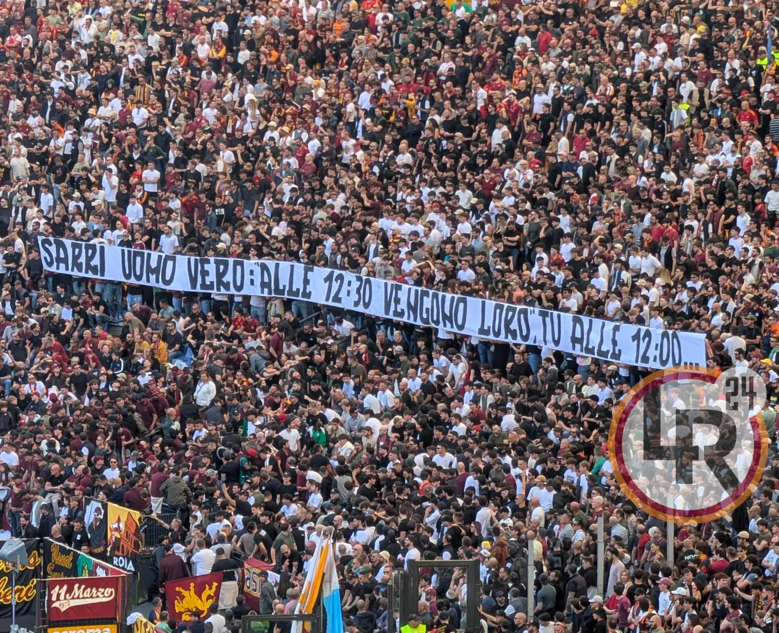roma lazio striscione sarri