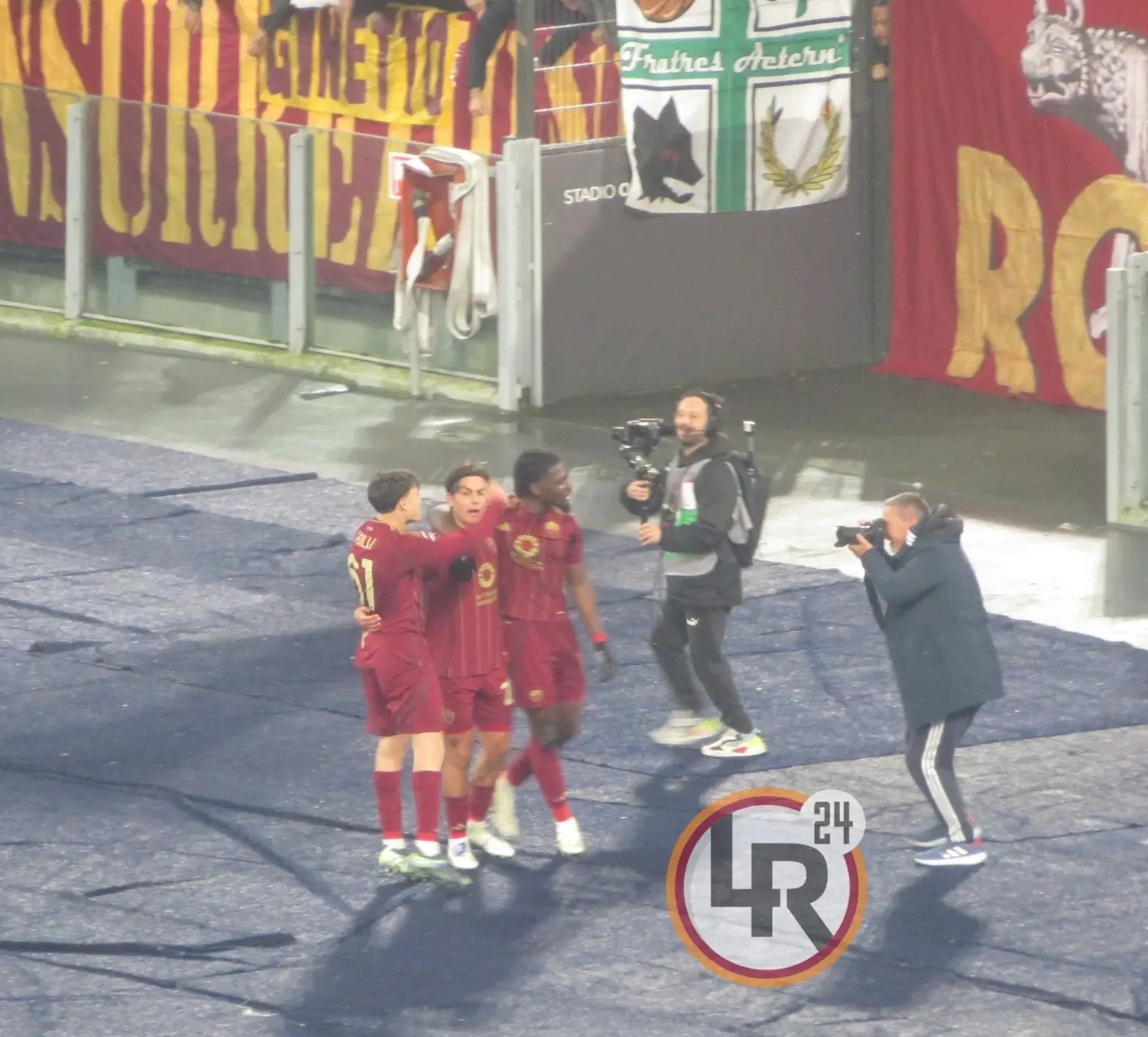roma lecce esultanza gol pisilli dybala kone