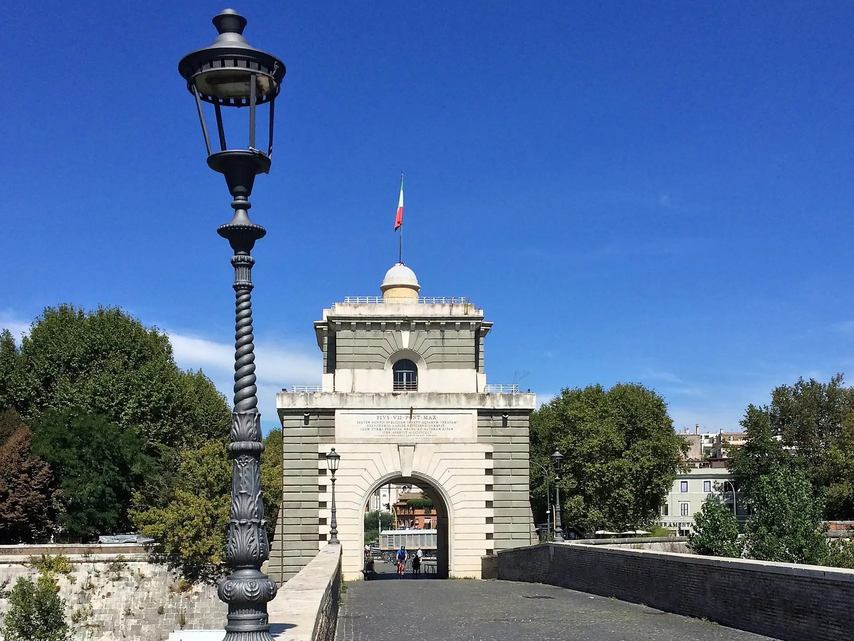 roma ponte milvio balaustra03b06cc2cd4a70c39365526772a4776d