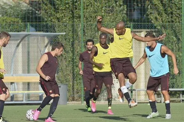 salah allenamento roma dietro altro