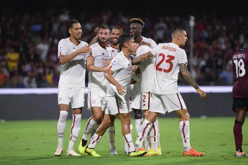salernitana roma esultanza squadra 1