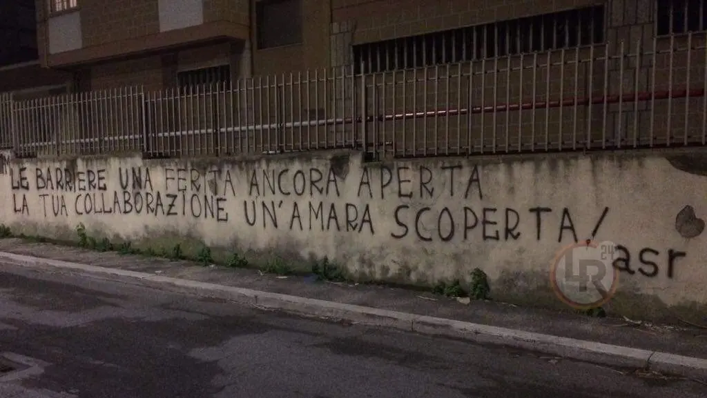 scritta contro pallotta