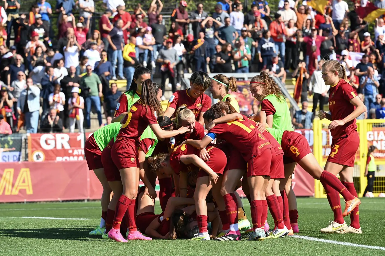 serie a femminile roma juventus squadra esultanza