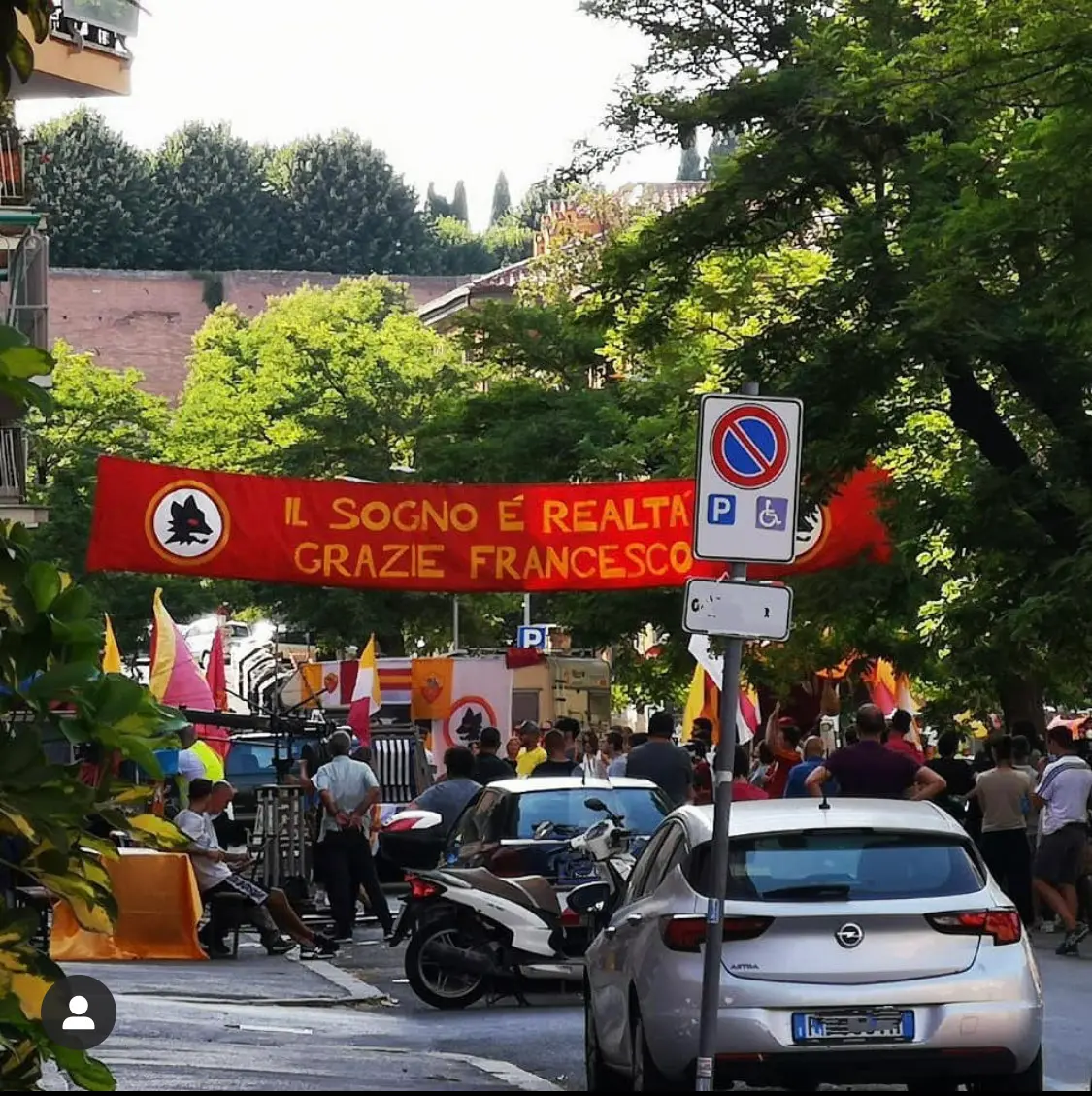 serie tv totti striscione