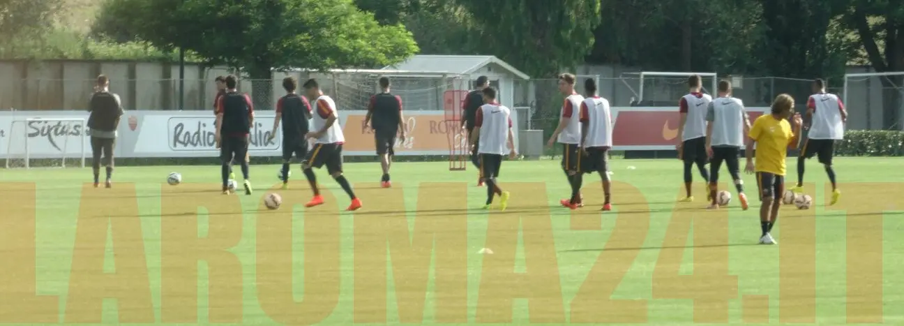 squadra lavora su campo 16 7